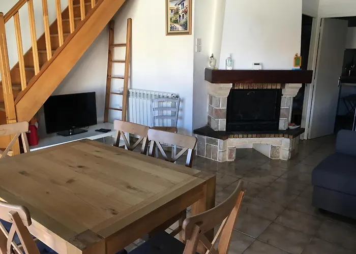 Echarou Agreable Maison De Famille *